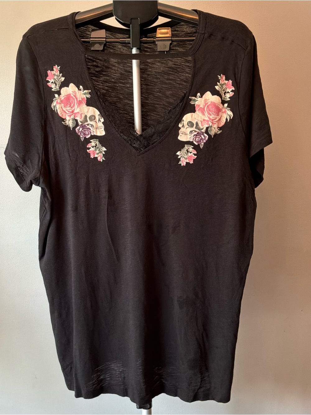 Torrid Black V-Neck Tee Pink Rose & Skull Graphic Plus Size 3